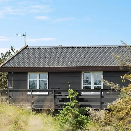 Beach Front Home In Saeby With Wifi *