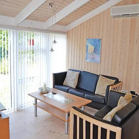 Beach Front Home In Saeby With Wifi Nyaraló